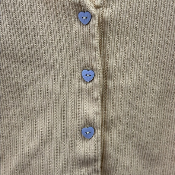 💚Suzy Shier cropped heart button Top <3 - Picture 3 of 6